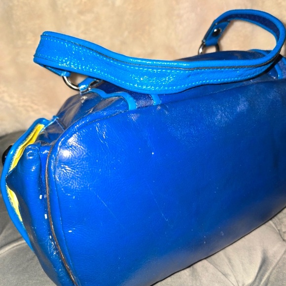 Coach Poppy Y2K large tote. Cobalt blue patent leather w/yellow interior. GUC - Picture 5 of 6